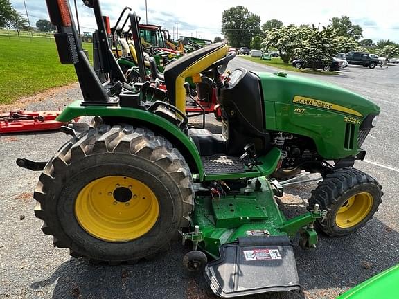 Image of John Deere 2032R equipment image 3