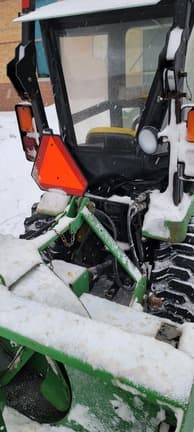 Image of John Deere 2032R equipment image 4