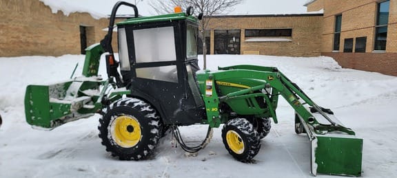 2014 John Deere 2032R Equipment Image0