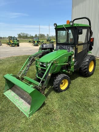 Image of John Deere 2032R equipment image 2