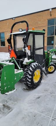 Image of John Deere 2032R equipment image 3
