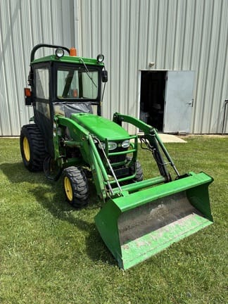 2014 John Deere 2032R Equipment Image0