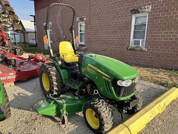 Image of John Deere 2032R equipment image 1