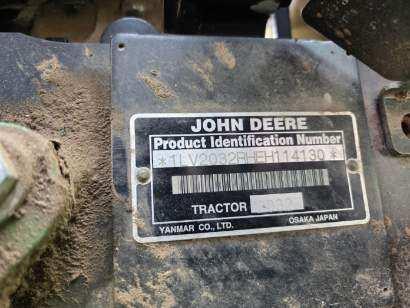 Image of John Deere 2032R equipment image 3