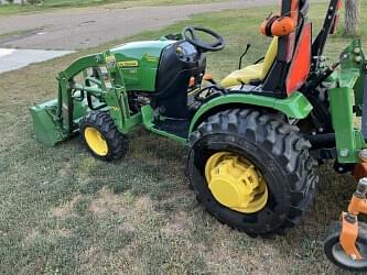 Image of John Deere 2032R equipment image 3