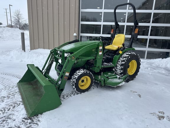 2014 John Deere 2032R Equipment Image0