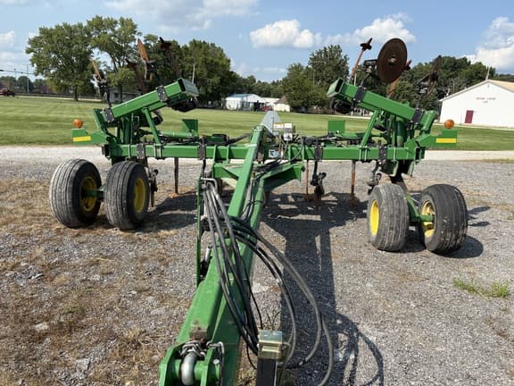 Image of John Deere 2100 equipment image 1