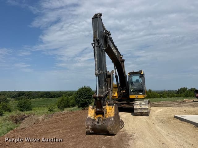 Image of John Deere 210GLC equipment image 1
