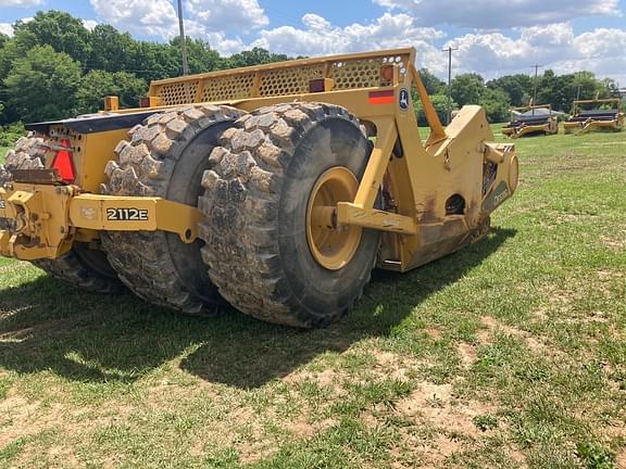 Image of John Deere 2112E equipment image 3