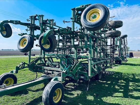 Image of John Deere 2210 equipment image 2