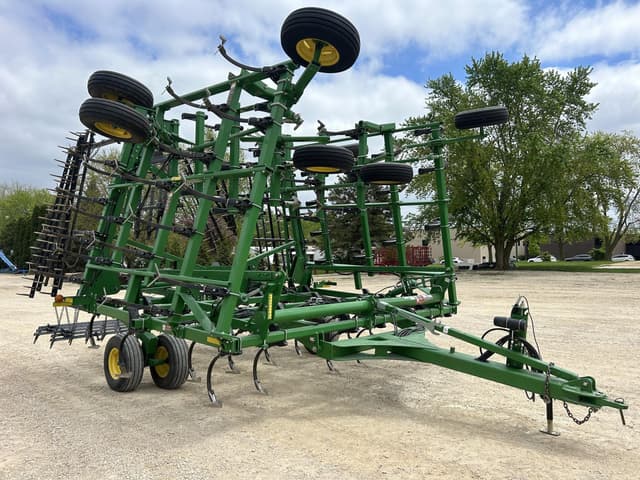 Image of John Deere 2210 equipment image 1