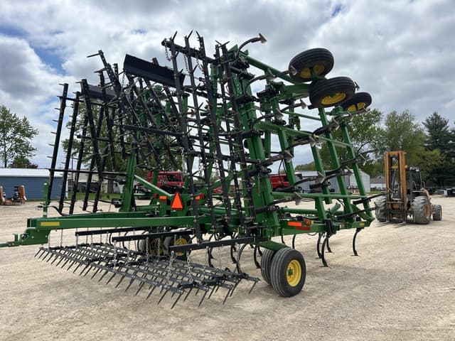 Image of John Deere 2210 equipment image 2