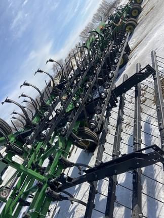 Image of John Deere 2210 equipment image 2