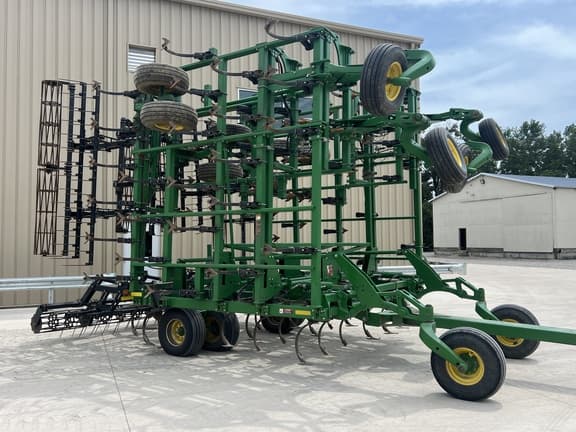 Image of John Deere 2210 equipment image 1