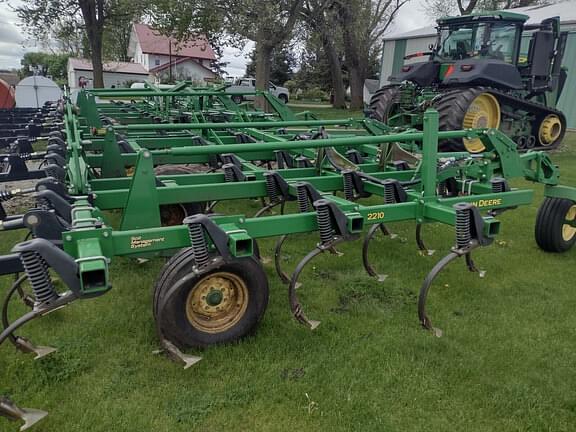 Image of John Deere 2210 equipment image 3