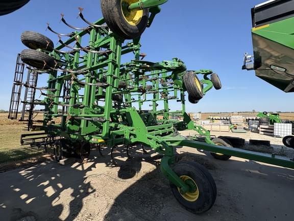 Image of John Deere 2210 equipment image 3