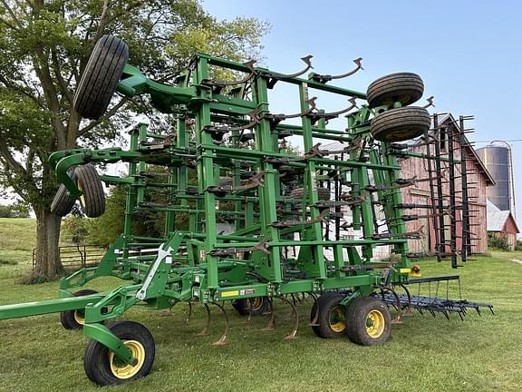 Image of John Deere 2210 equipment image 1