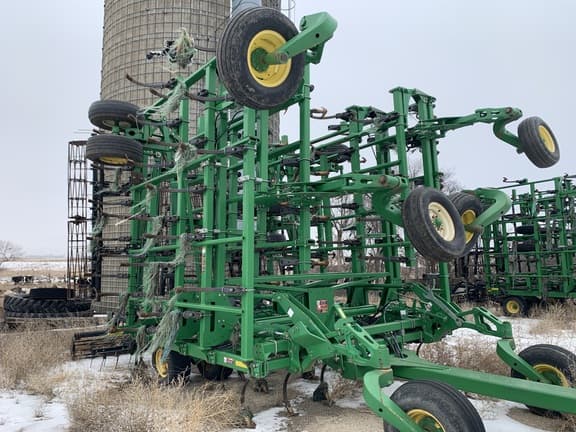 Image of John Deere 2210 equipment image 2