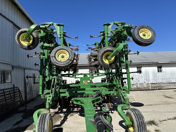 Image of John Deere 2210 equipment image 1