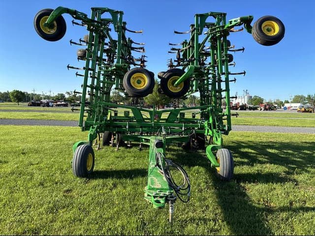Image of John Deere 2210 equipment image 2