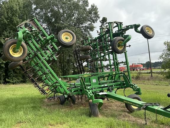 Image of John Deere 2210 equipment image 2