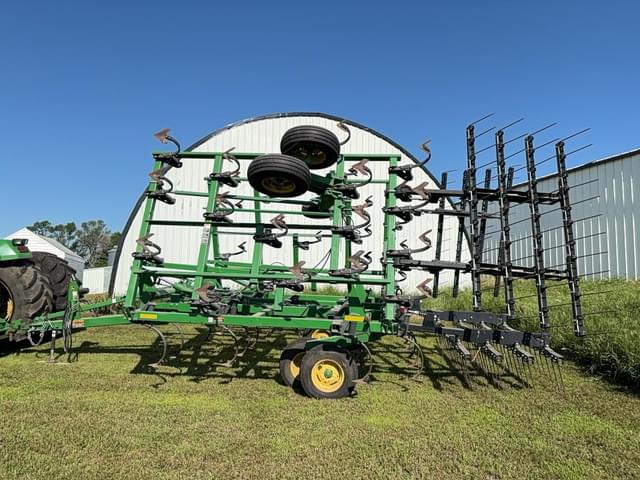Image of John Deere 2210 equipment image 2