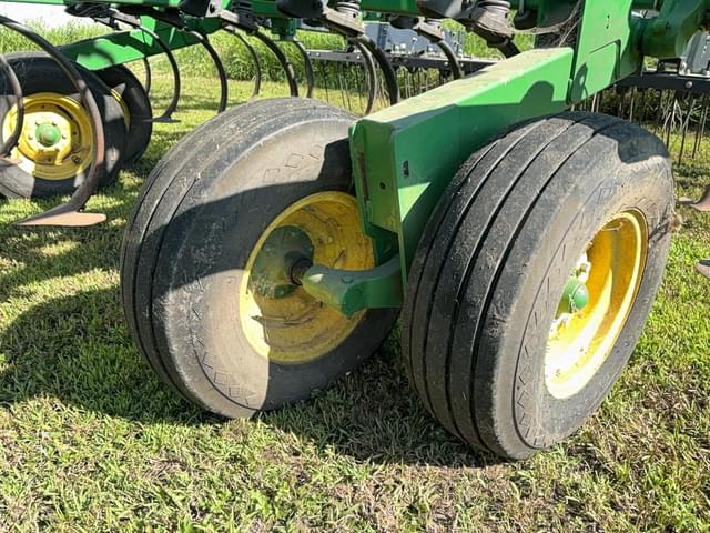 Image of John Deere 2210 equipment image 4