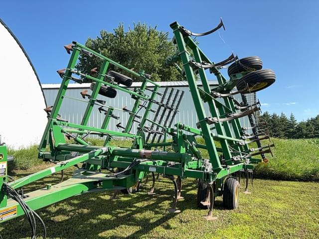 Image of John Deere 2210 equipment image 1