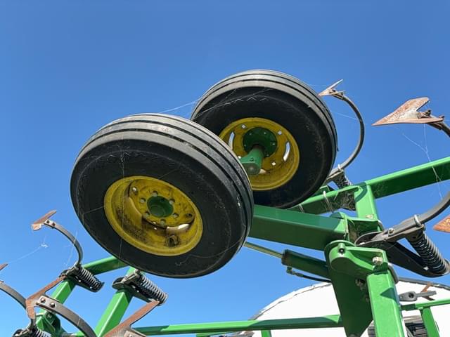 Image of John Deere 2210 equipment image 3