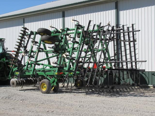 Image of John Deere 2310 equipment image 2