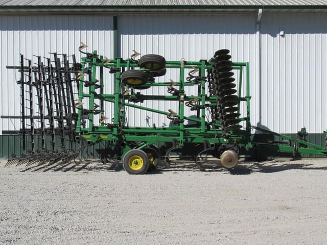 Image of John Deere 2310 equipment image 4