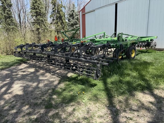 Image of John Deere 2310 equipment image 4