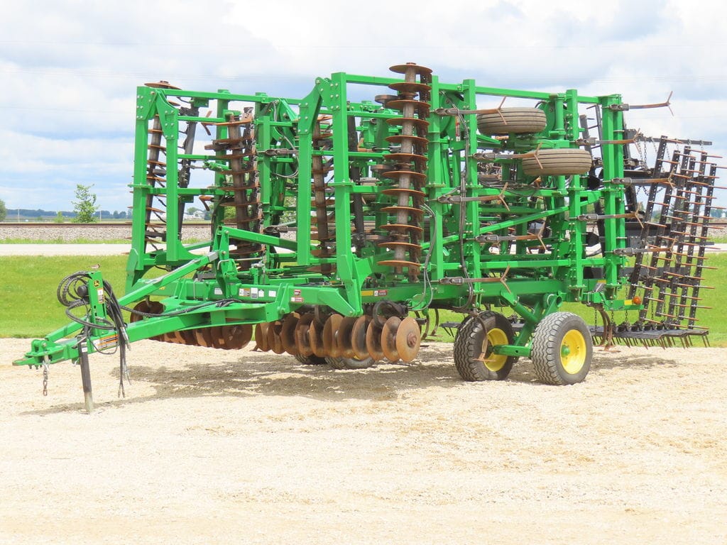 2014 John Deere 2310 Equipment Image0