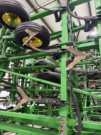 Image of John Deere 2310 equipment image 4