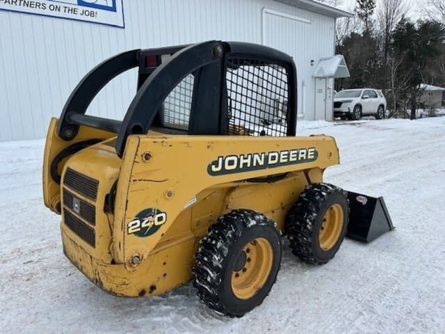 Image of John Deere 240 equipment image 2