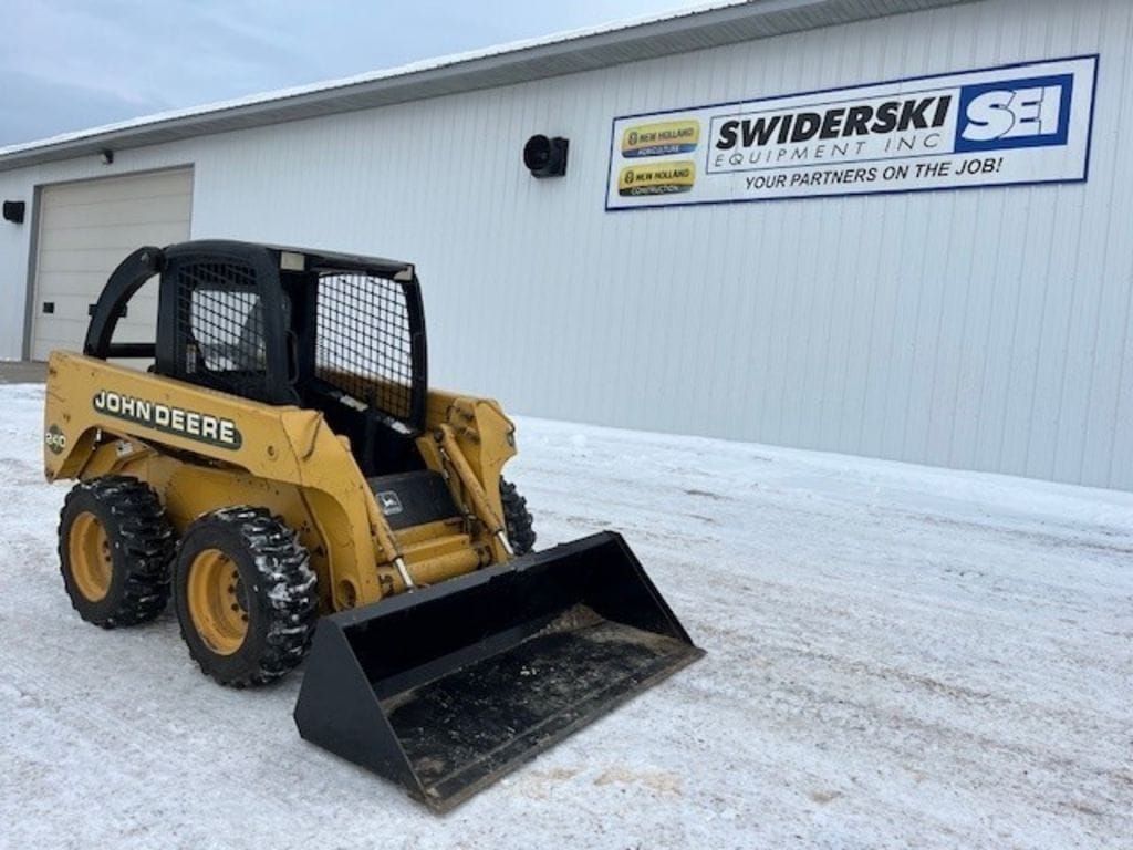 2014 John Deere 240 Equipment Image0