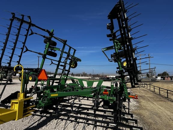 Image of John Deere 2410 equipment image 4