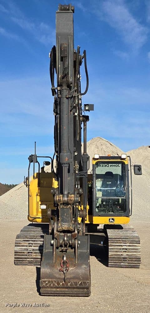 Image of John Deere 245G LC equipment image 1