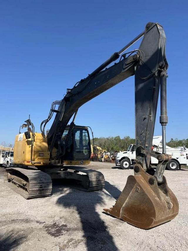 Image of John Deere 245G LC equipment image 3