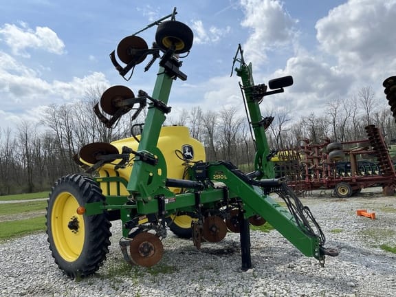 Main image John Deere 2510L