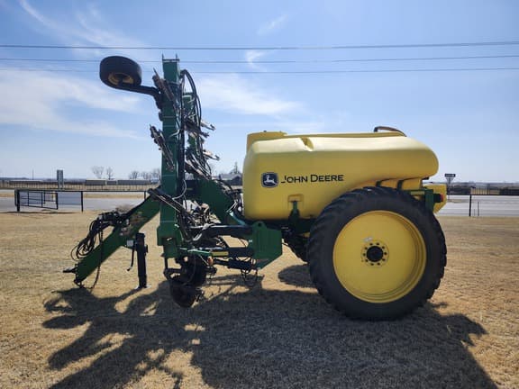 Image of John Deere 2510L equipment image 1