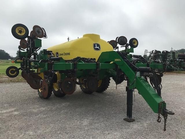 Image of John Deere 2510L equipment image 1