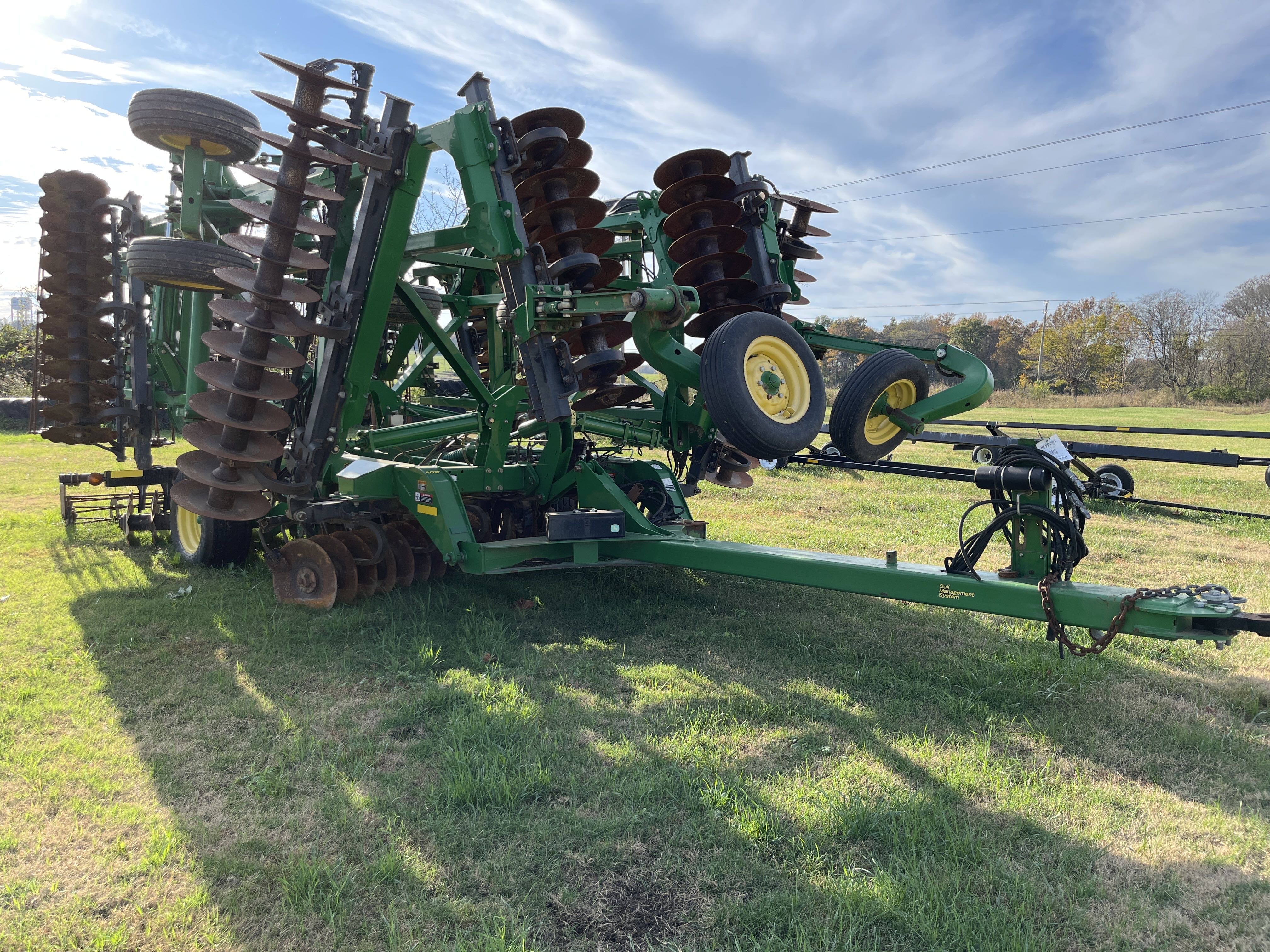 Main image John Deere 2623VT