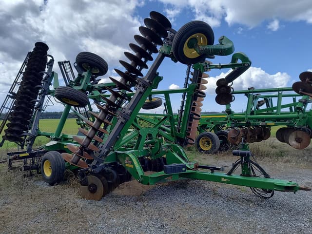 Image of John Deere 2623VT equipment image 4