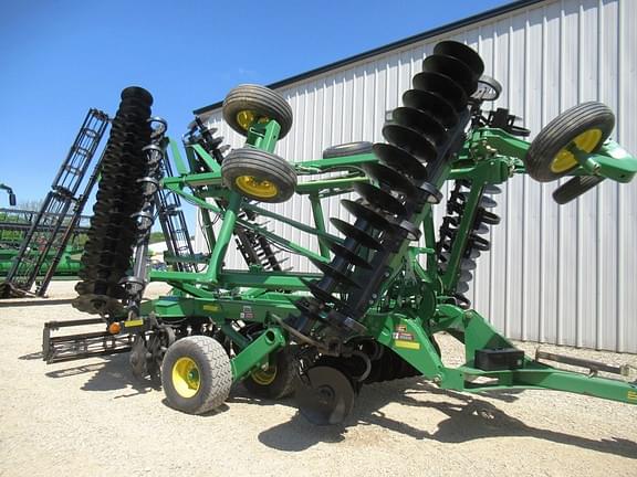 Image of John Deere 2623VT equipment image 3