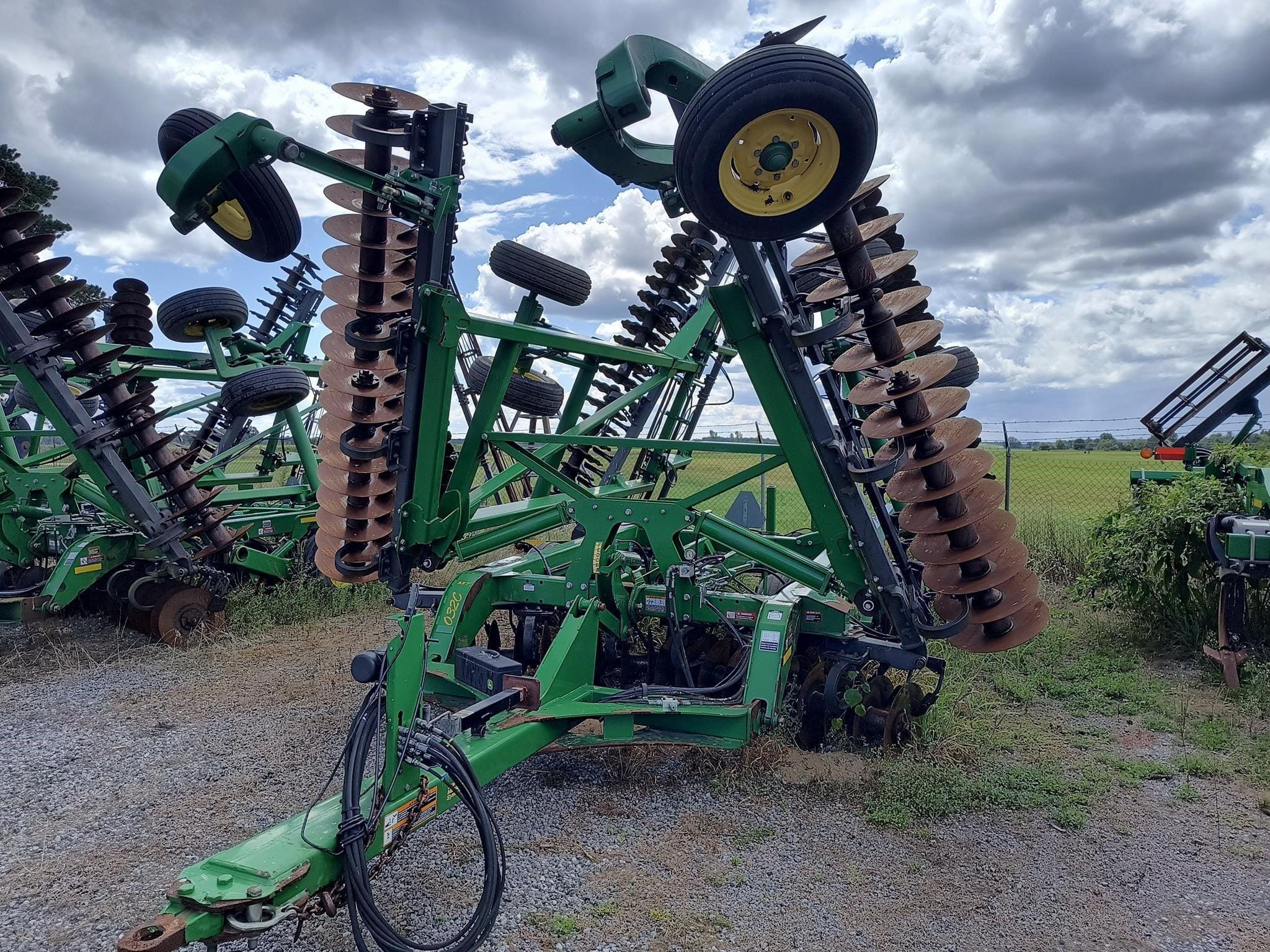 2014 John Deere 2623VT Equipment Image0