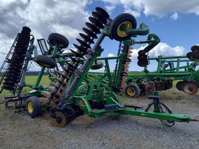 Image of John Deere 2623VT equipment image 1