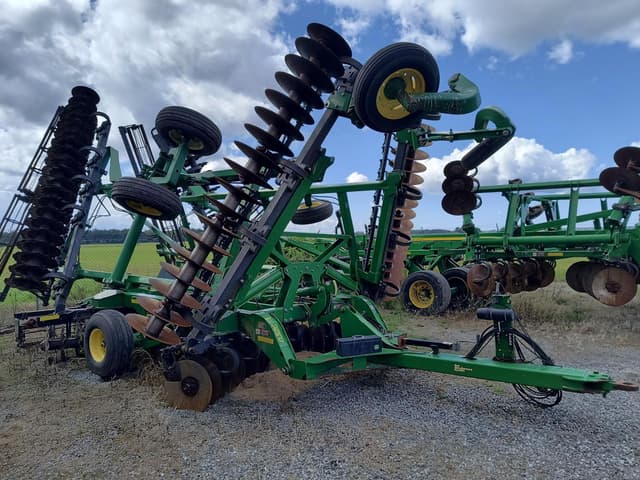 Image of John Deere 2623VT equipment image 1