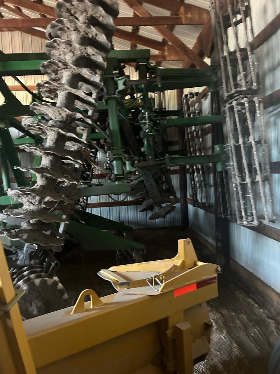 Image of John Deere 2623VT Image 1
