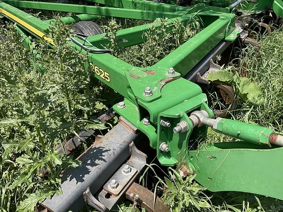 Image of John Deere 2625 equipment image 1